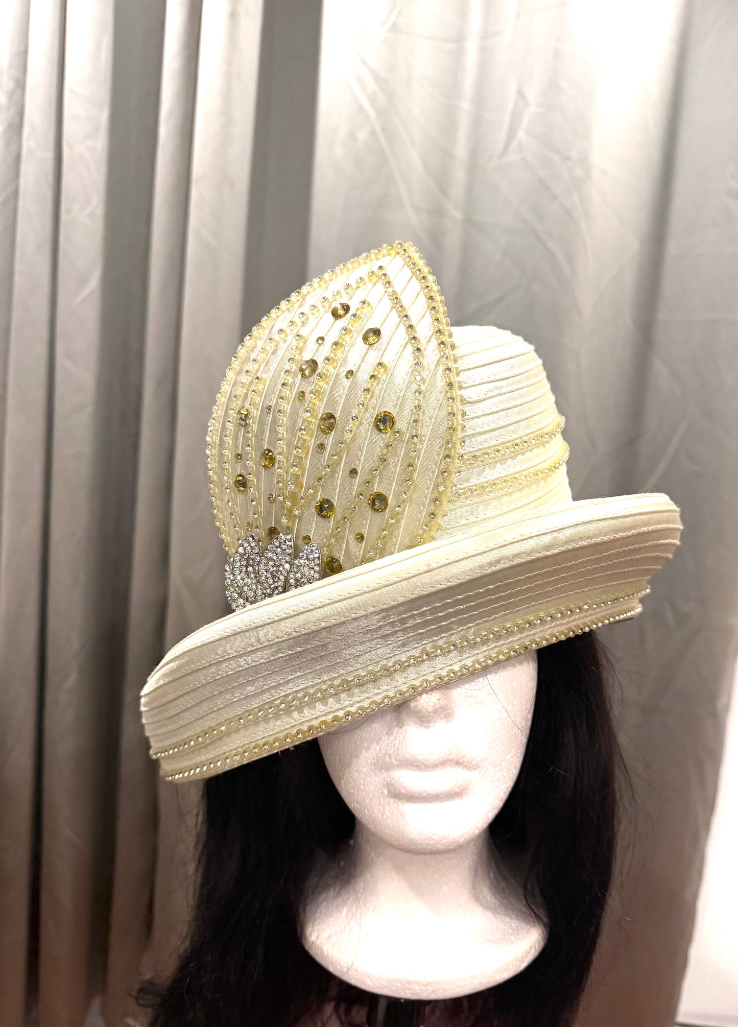 Off White Feather Hat with Elements