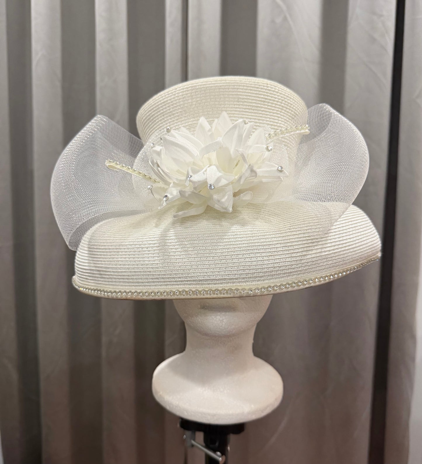 Stunning White Hat with Bow and Flower