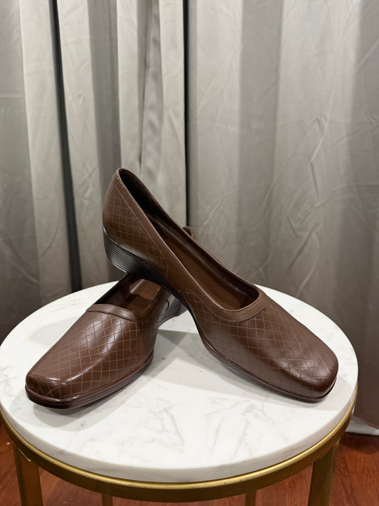 Saddler Brown Flats